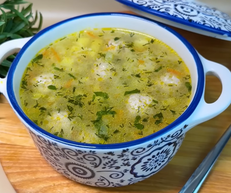 Herzhaftes Hackbällchen-Gemüsesuppe